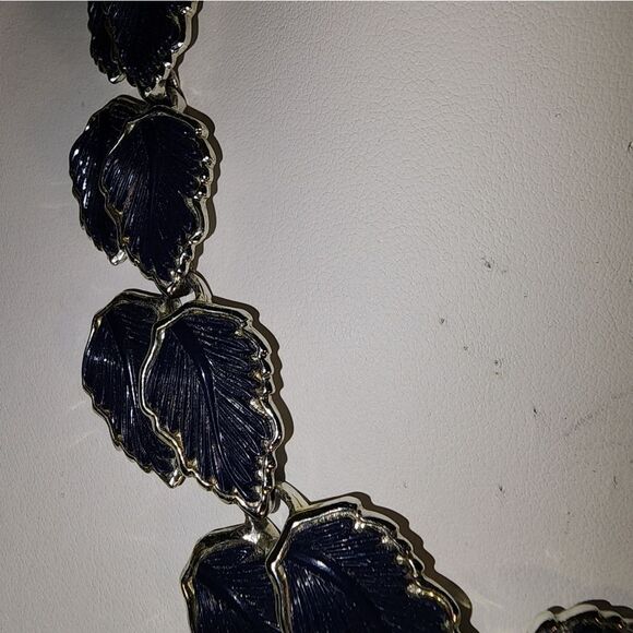 Elegant Black Leaf Necklace No Makers Mark 17" - Picture 4 of 7